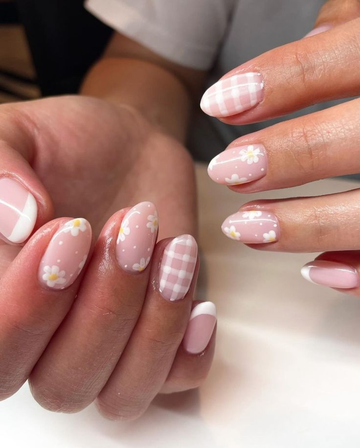 Gingham Nails