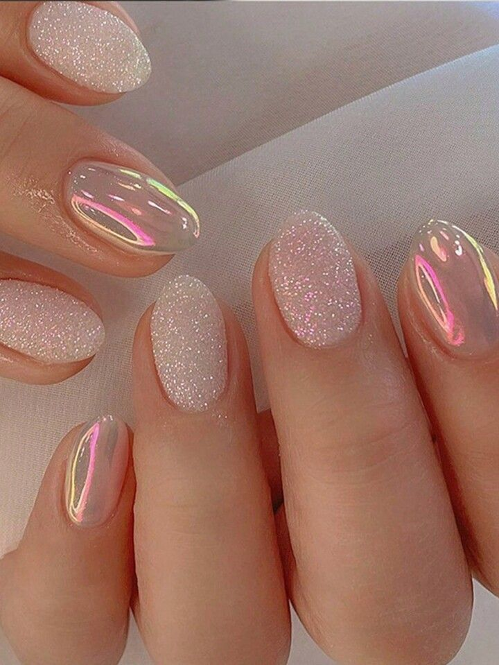 Short & Chic Prom Nails
